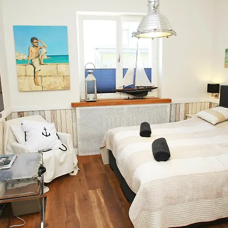 Sisters Lodge Hostel-3